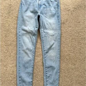 Ladies size 29 (10- 12) light blue Levi’s Skinny Jeans
